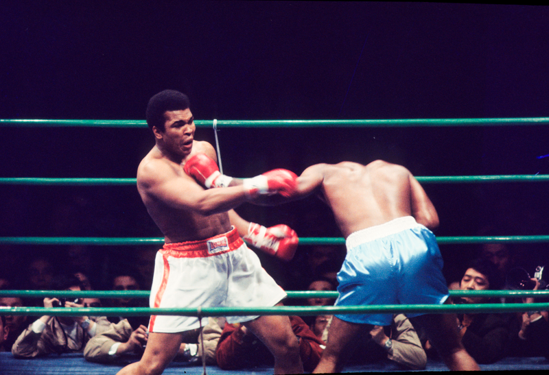 Muhammad Ali. Cassius Clay Vs Joe Frazier. 1975. Marka/UIG via Getty Images